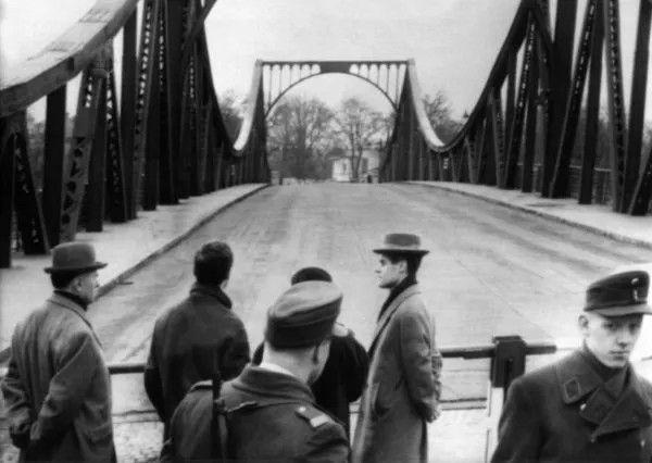10 февраля 1962 г. Мост Глинике. В ожидании обмена Фото из архива