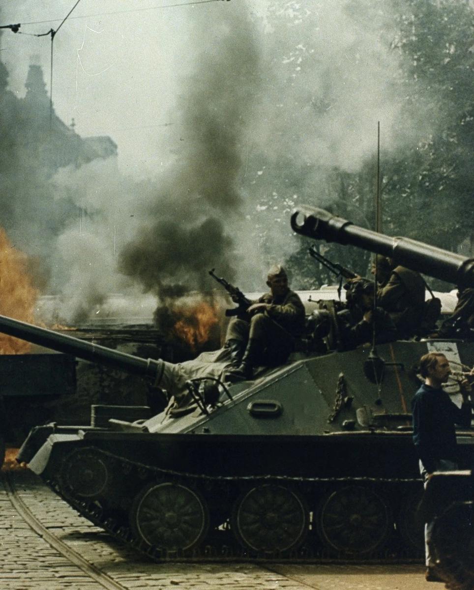 Прага. Августа 1968 года. Фото: akg-images / EAST NEWS
