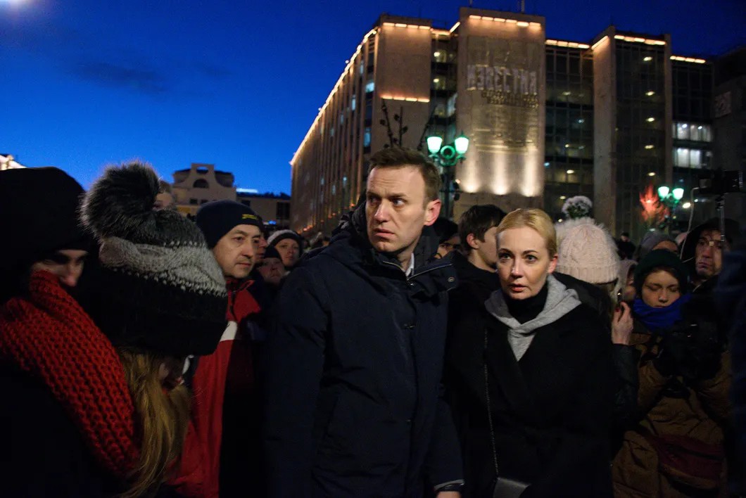 Алексей Навальный с супругой Юлией. Фото: Виктория Одиссонова / «Новая газета»