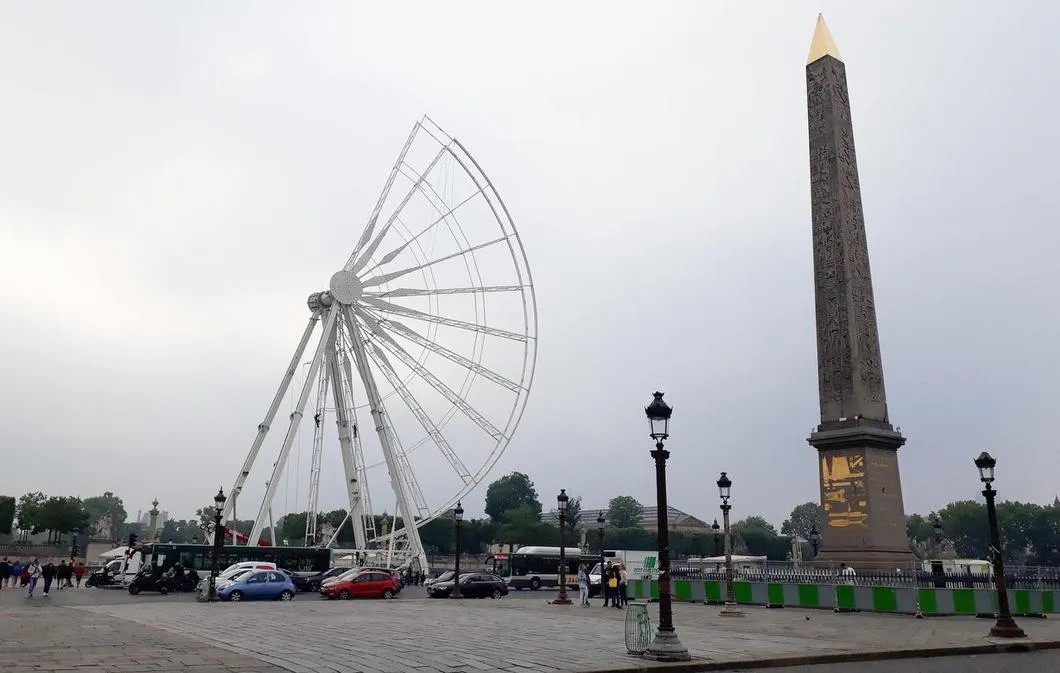 Демонтаж парижского аттракциона / Фото: leparisien.fr