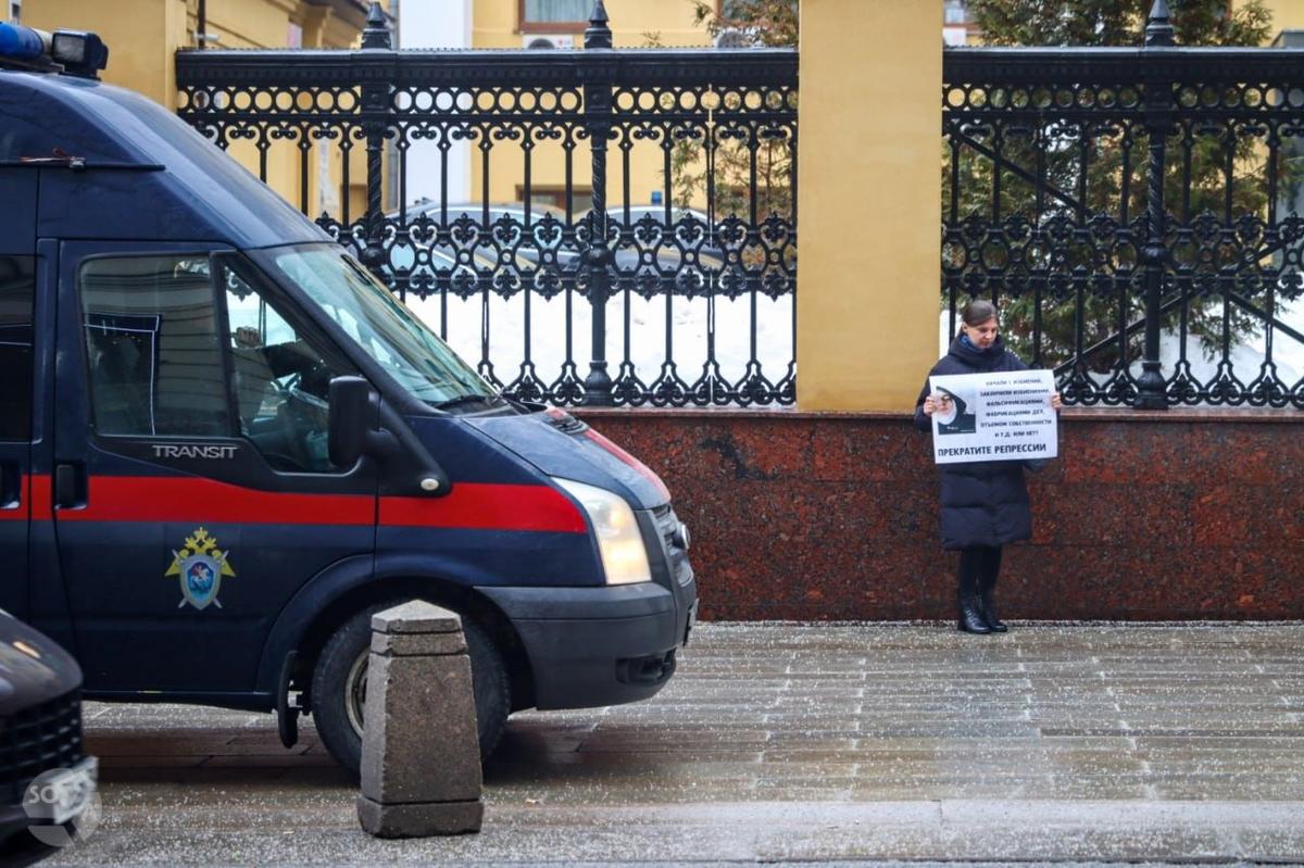 Юлия Мельниченко во время пикета у Генпрокуратуры. Фото: Sotavision*