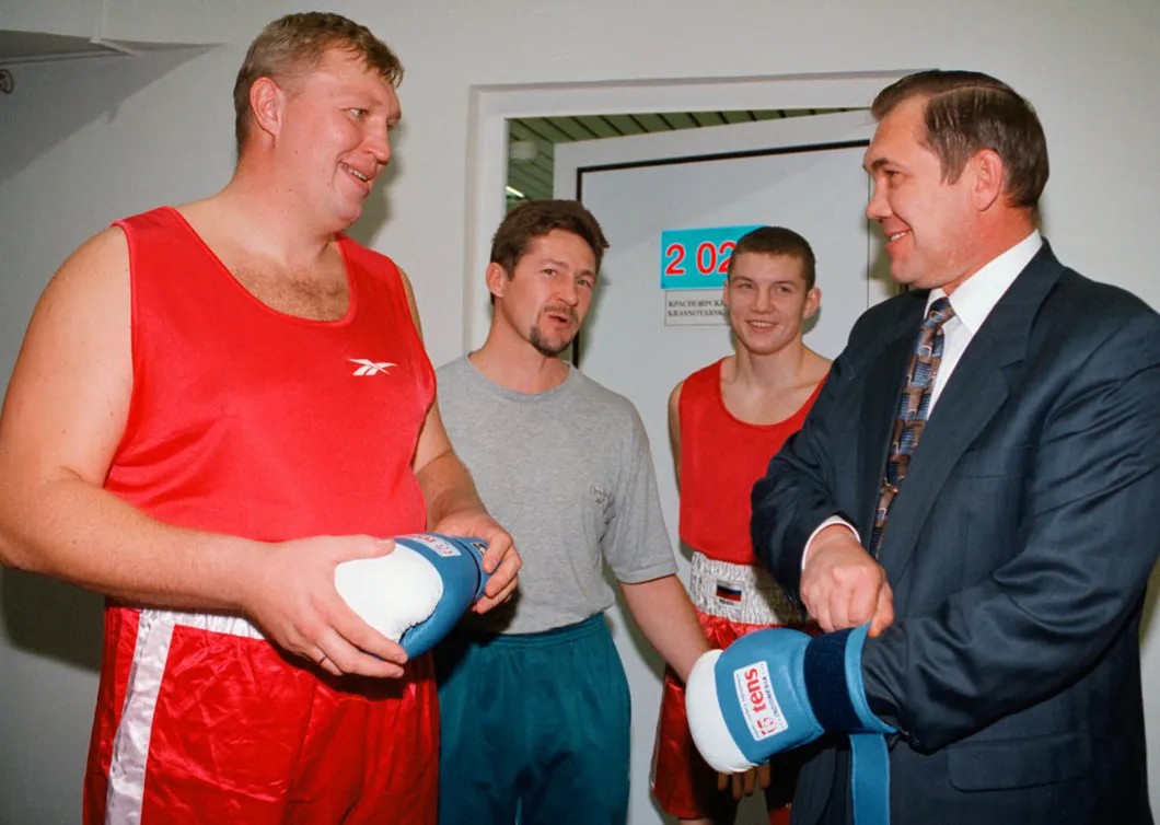 Красноярские боксеры на встрече с Лебедем. Фото: Reuters