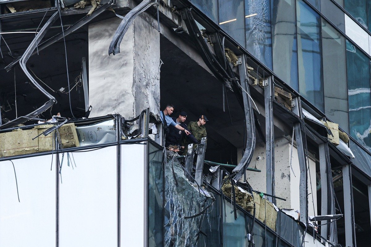 30 июля 2023 года. Последствия взрыва в деловом центре «Москва-Сити». Фото: Михаил Терещенко / ТАСС