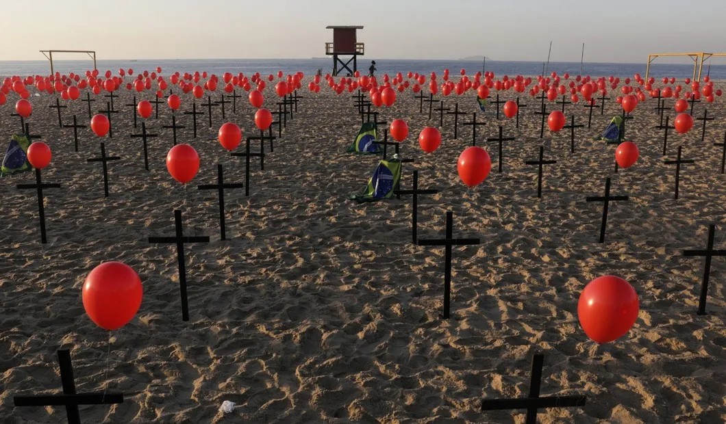 Мемориал в честь погибших от коронавируса в Рио-де-Жанейро, Бразилия. Фото: Reuters