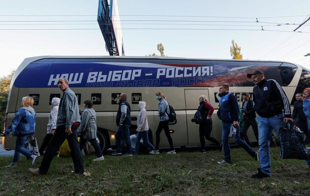 Избиратели из Донецка отправляются в Ростовскую область на голосование. Фото: ALEXANDER ERMOCHENKO / TASS / Scanpix / Leta