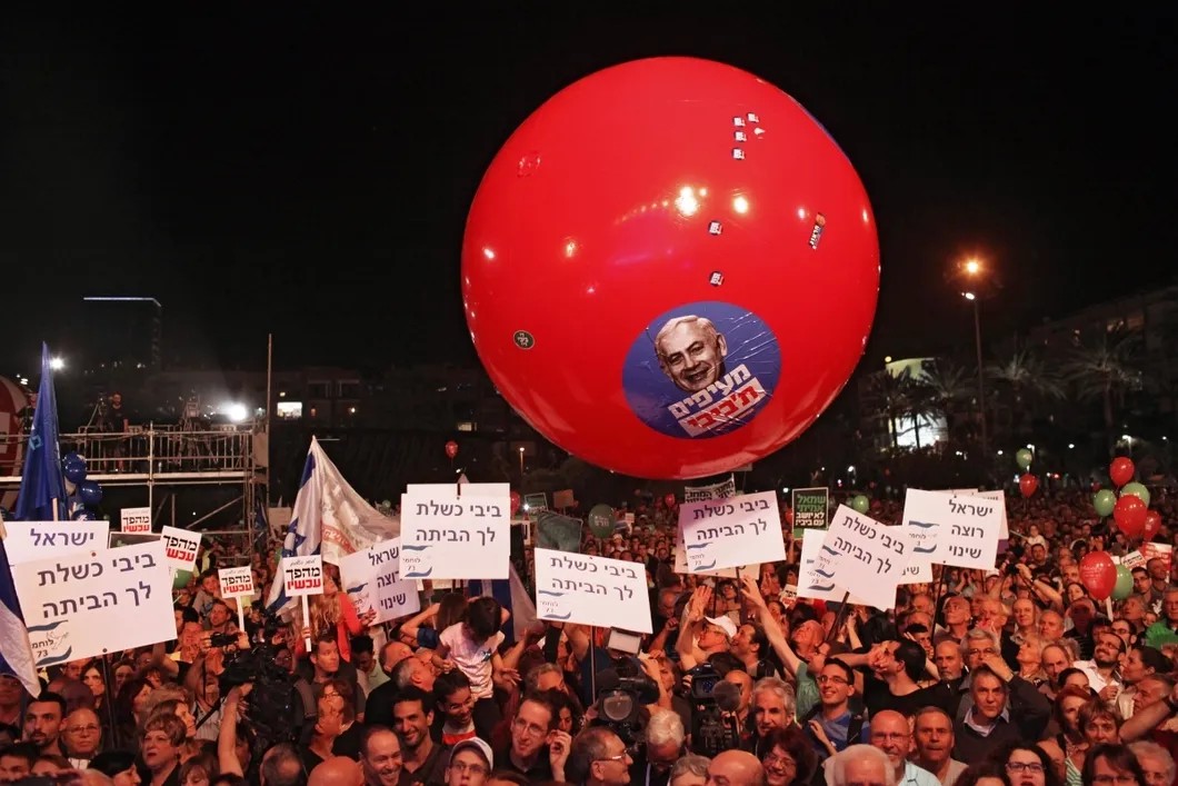 В 2013-м году на улицах Тель-Авива состоялись масштабные акции противников Нетаньяху, но он устоял. Фото: РИА Новости