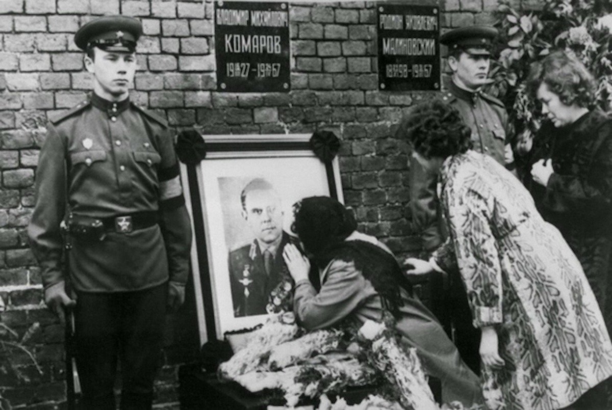 Прощание с Владимиром Комаровым