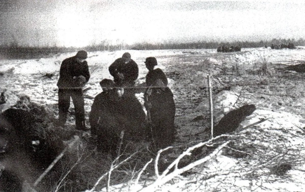 Первые трудармейцы Бакалстроя на расчистке снега под строительство. Март 1942. Фото: Public Domain