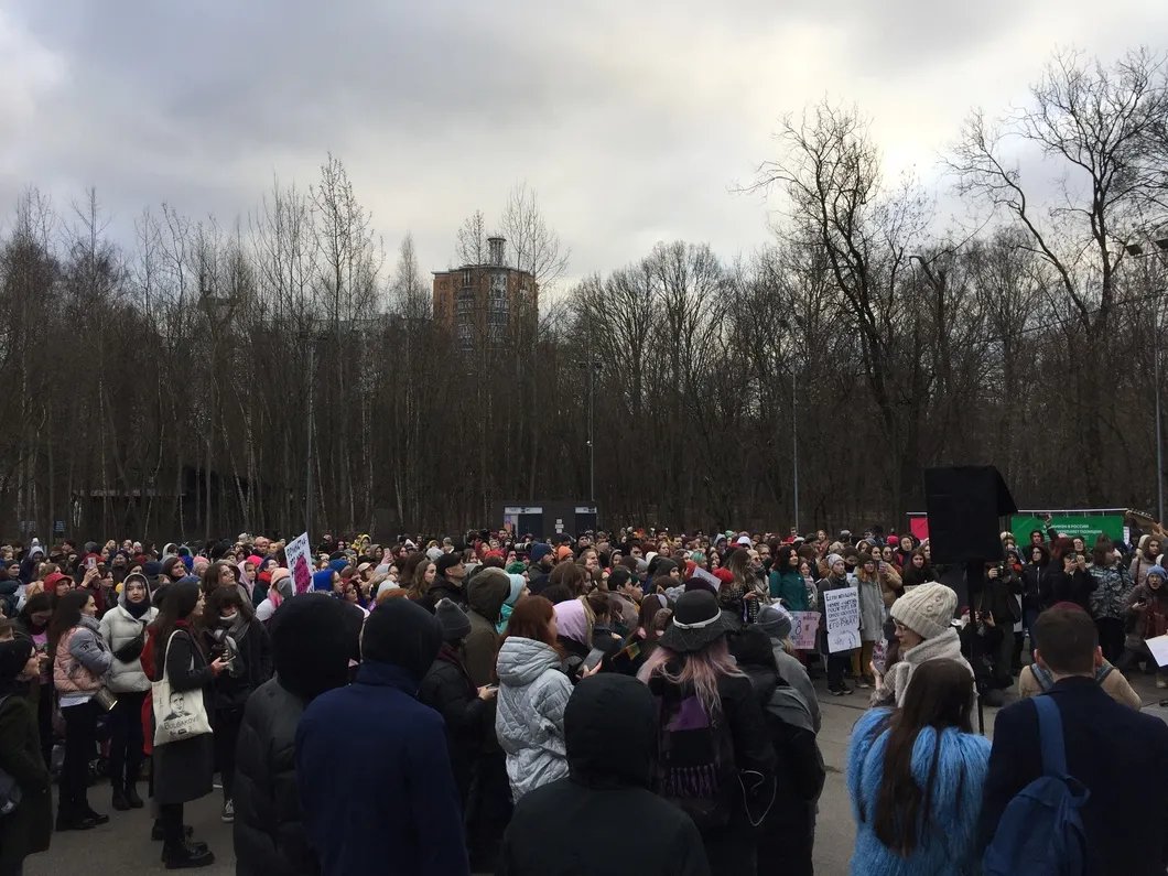 На митинг вышли около пятисот человек. Фото: Фариза Дударова / «Новая газета»