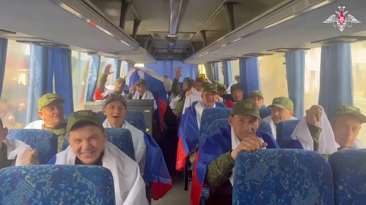 Российские военнослужащие, освобожденные из украинского плена. Кадр: Минобороны РФ