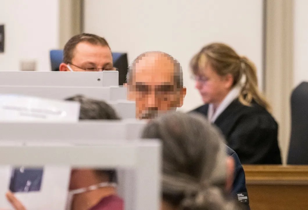 Анвар Руслан на первом судебном процессе по делу в Кобленце, 4 июня 2020. Фото: Reuters