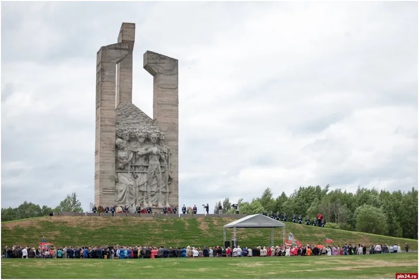 18 июня 2016 г. Открытие мемориала на месте бывшего концлагеря «Дулаг-100».