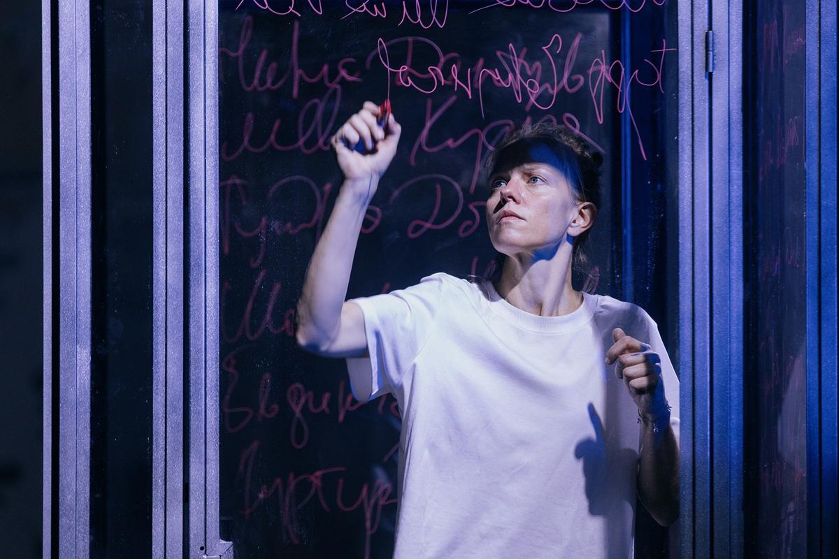 Сцена из спектакля Das Land, das ich liebe. Фото: Виктория Назарова