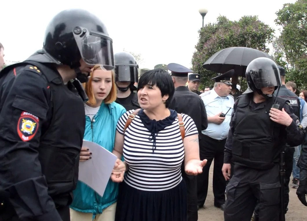Задержание Эвелины и Ирины Муртазиных. Фото: www.zaks.ru