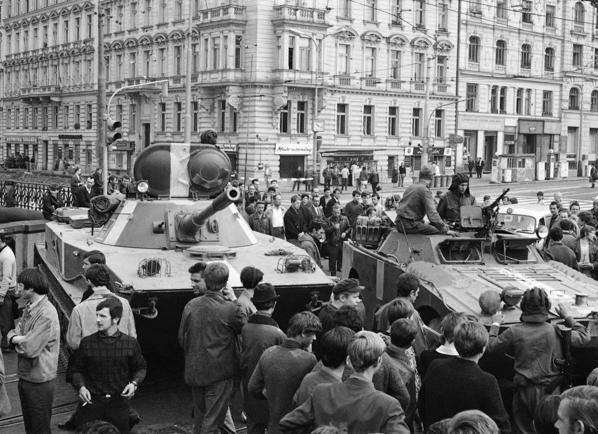 Советские танки в Праге, 1968 год. Фото: AP