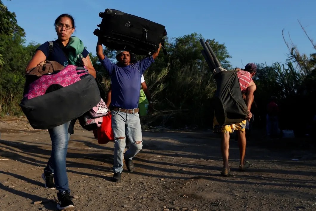 Из страны бегут даже беднейшие венесуэльцы. На фото — у границы с Колумбией. Фото: Reuters