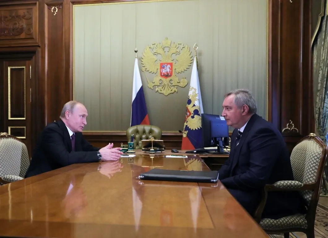 24 мая Владимир Путин предложил Дмитрию Рогозину курировать российский космос. Фото: РИА Новости