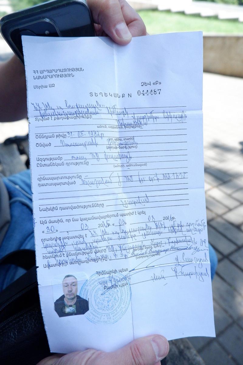Справка об освобождении Владимира Ухалова. Фото: Андрей Новашов