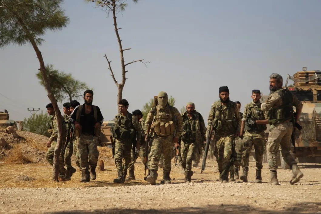 Чтобы снизить уровень потерь среди турецких военных (призывников), вперед пустили отряды сирийских арабских боевиков. Фото: источник «Новой»