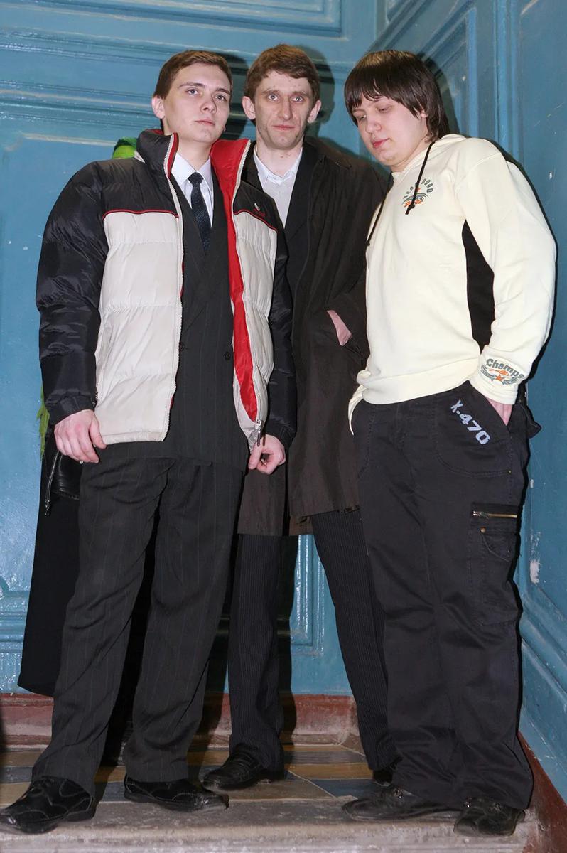 Слева направо: Равиль Муратов, Тимур Саидгареев и Владислав Баранов после приговора в Городском суде Санкт-Петербурга. Фото: Виктор Колягов / РИА Новости