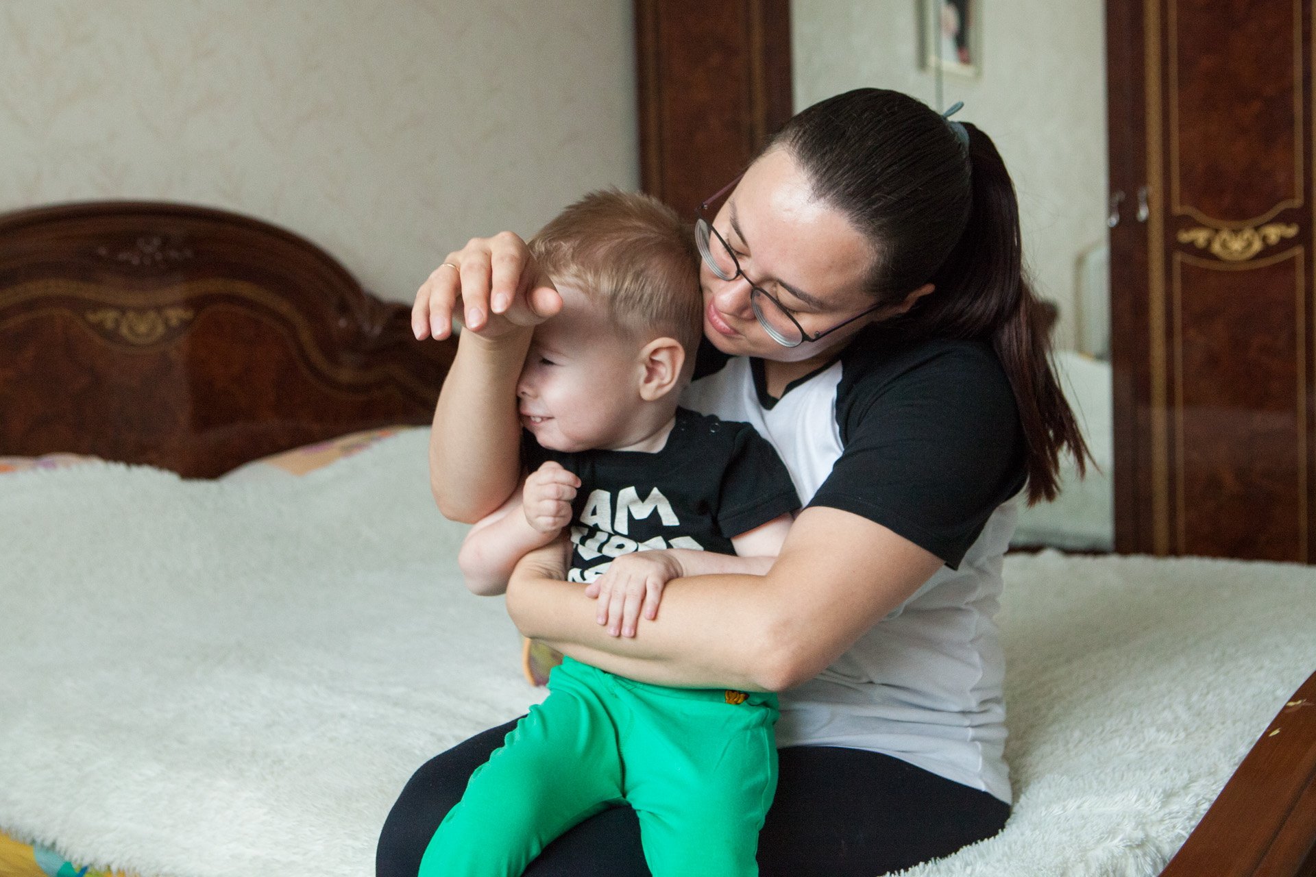 Светлана Гепалова с сыном Костей. Фото: Елена Лукьянова / «Новая газета»