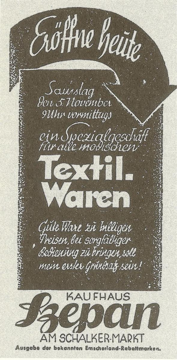Реклама текстильного магазина на Шалькер-маркт. Фото из книги Zwischen Blau und Weiß liegt Grau, Stefan Goch