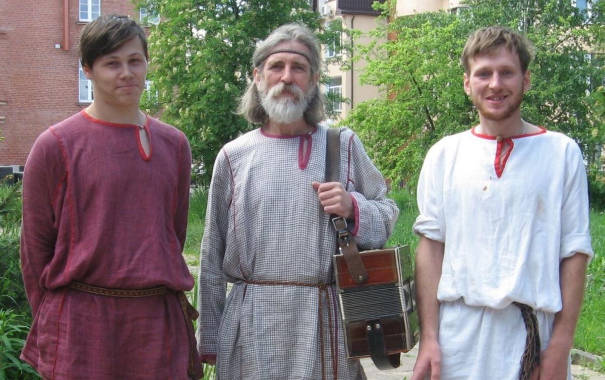 Владимир Иванович Поветкин (в центре) с учениками Антоном Каменским (справа от него) и Павлом Усольцевым. Фото: личный архив