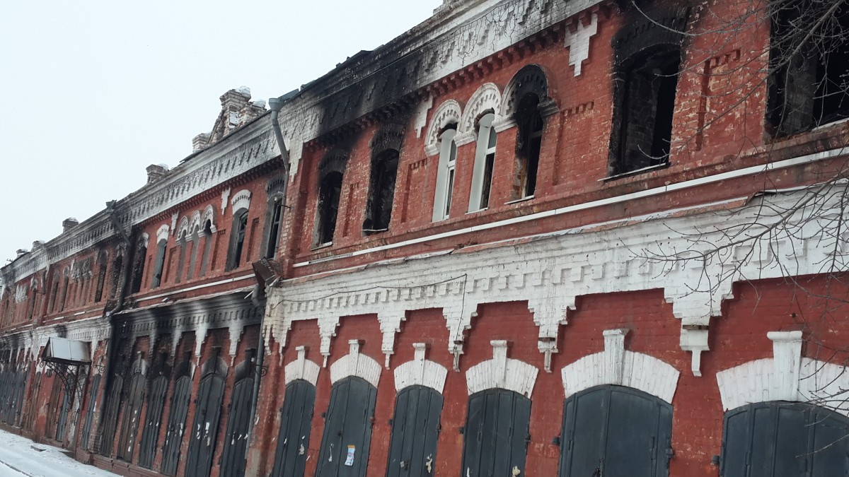 Историческое здание после пожара в центре города. Фото: Алексей Тарасов / «Новая газета»
