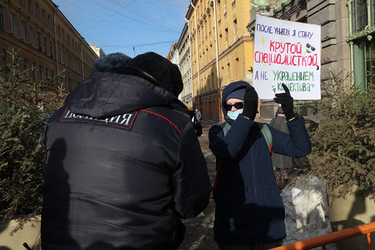 Одиночный пикет на Малой Садовой улице. Фото: Елена Лукьянова / «Новая газета»