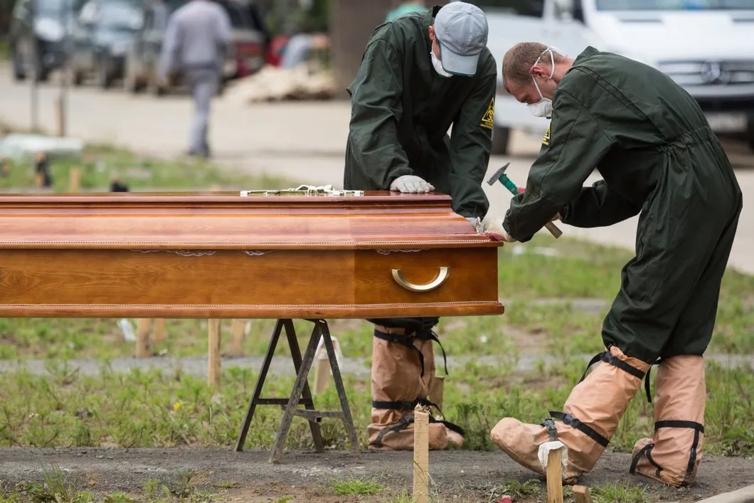 Похороны умерших из-за коронавируса граждан. Фото: Артур Новосильцев / ТАСС