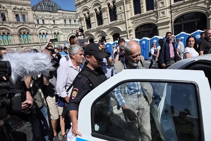 Задержания на Красной площади, Влад Докшин/ «Новая газета»