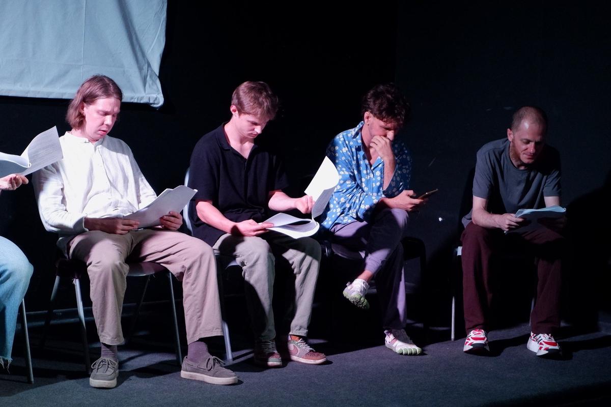 «Ансар пожимает плечами». Режиссёр Александр Тетерев-Косач крайний справа. Фото: Андрей Новашов