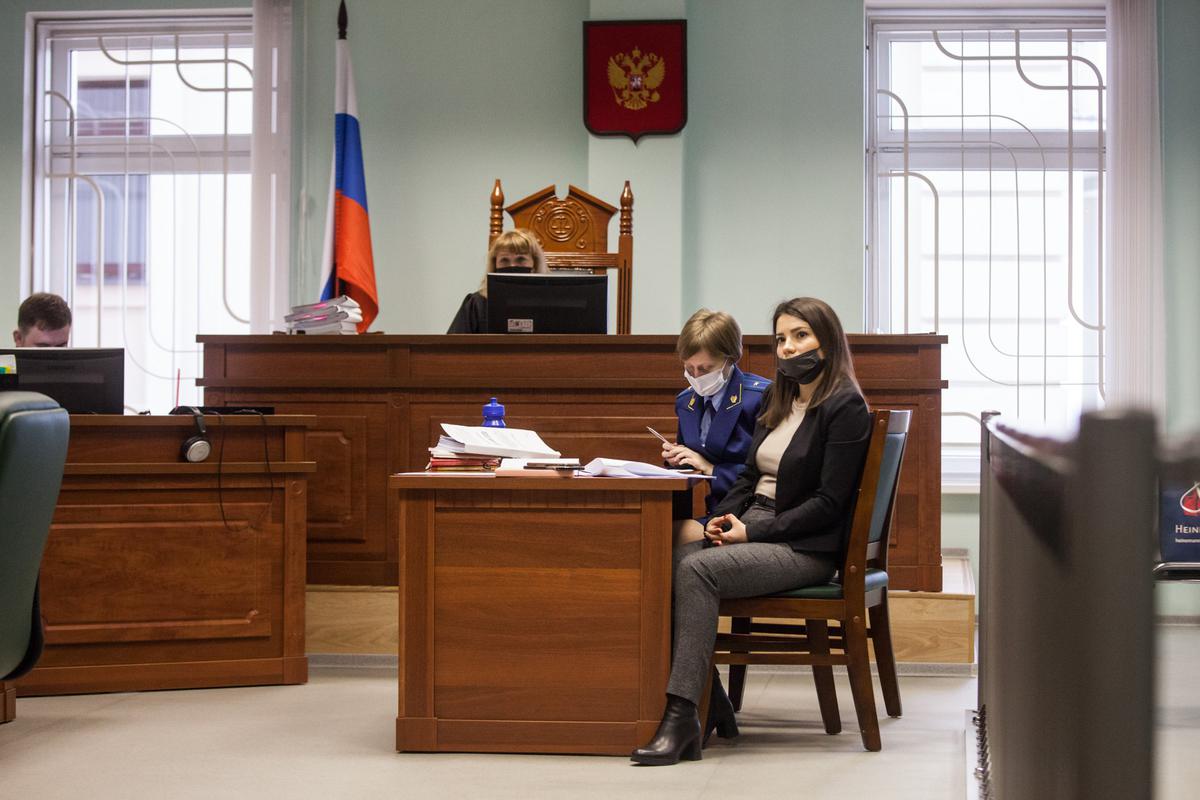 Следователи и судья. Фото: Елена Лукьянова / «Новая газета»