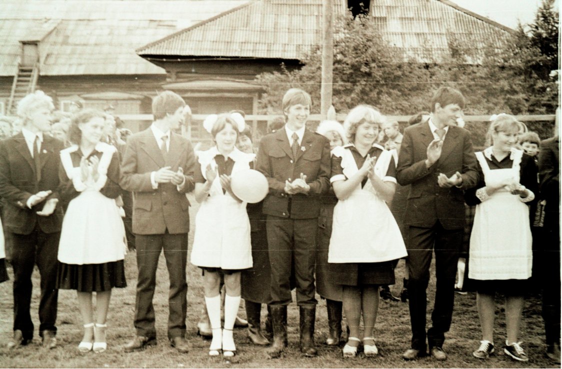 Кежемская средняя школа, 1 сентября 1987 года. Фото: Анатолий Привалихин
