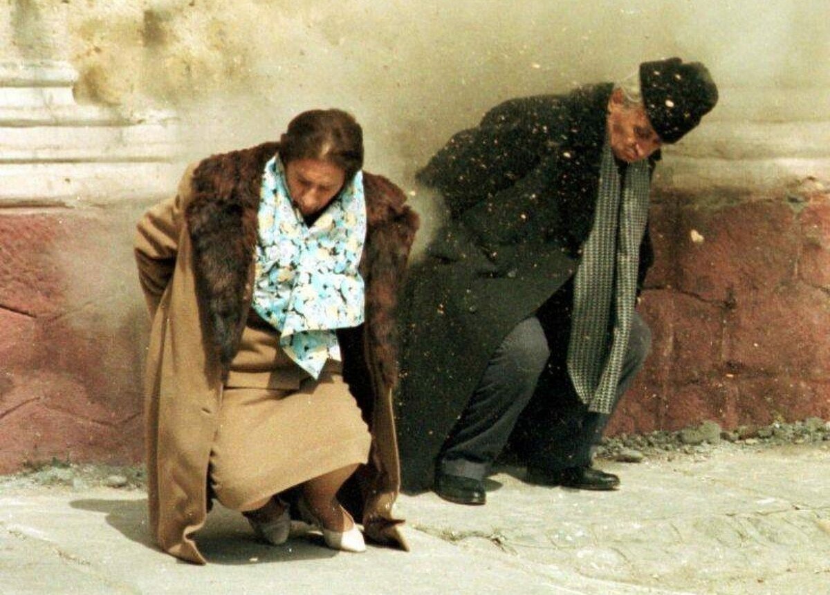 Съёмки сцены румынского фильма «Нулевая точка» 1996 года, расстрел Чаушеску. Архив Википедии