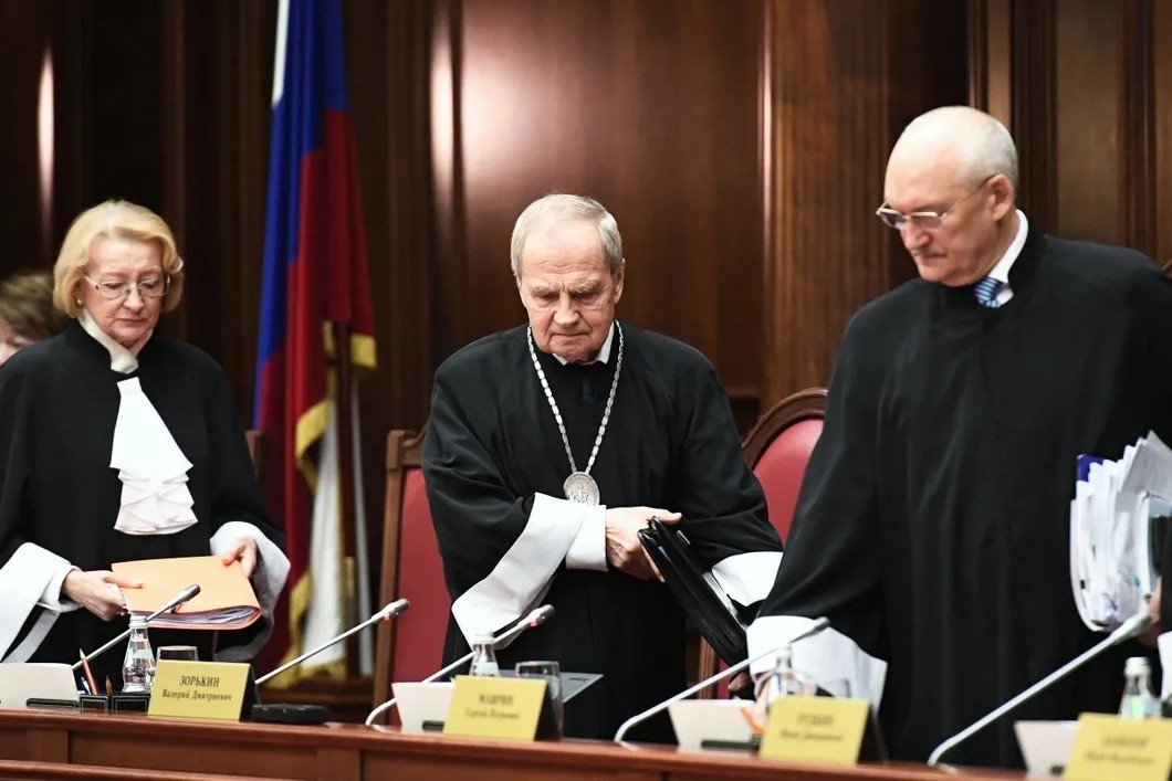 Судьи Конституционного суда. В центре — глава КС Валерий Зорькин. Фото: РИА Новости