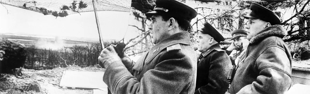 Генерал-полковник Василий Чуйков (слева) на Зееловских высотах во время Берлинской операции. Рядом — генералы Пронин, Беляцкий и Ящук. Фотохроника ТАСС