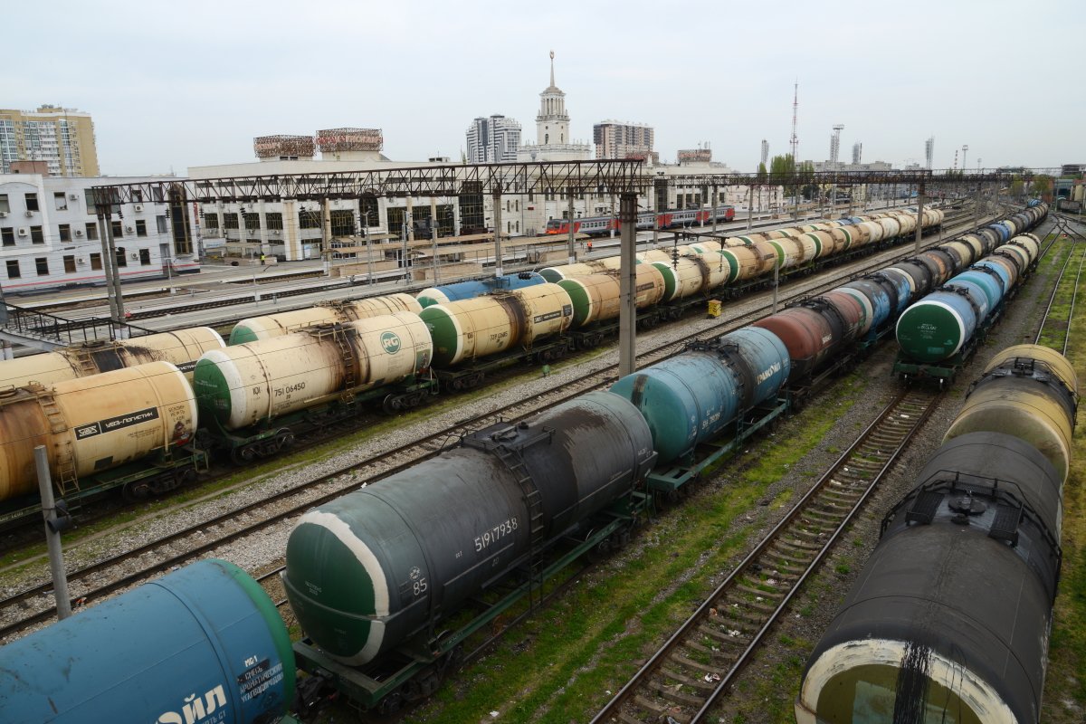 Нефтяные цистерны. Фото: Игорь Онучин / ТАСС