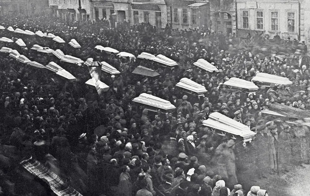 Петроград, 1917. Похороны жертв февральской революции. Фото: РИА Новости