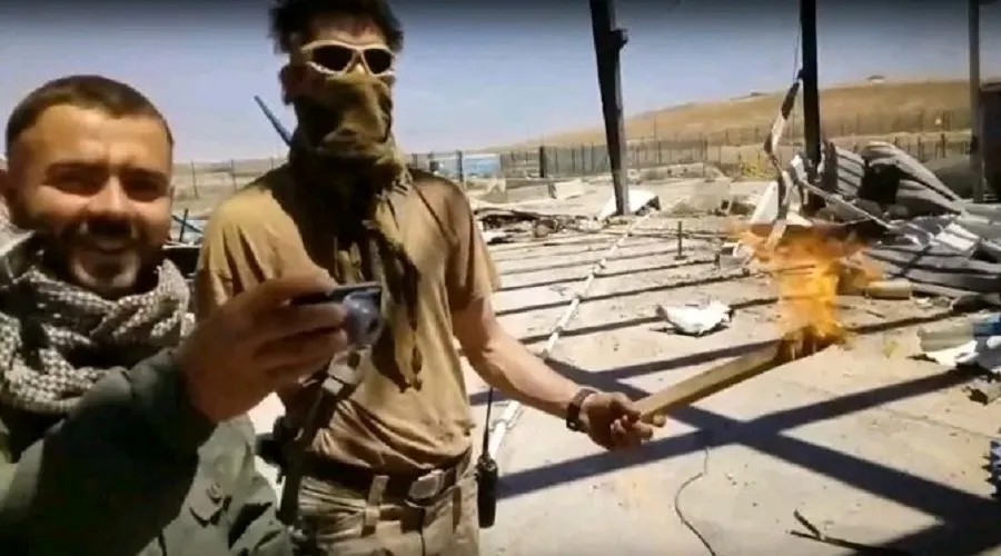Скриншот из видео с истязанием и убийством пленного в Сирии