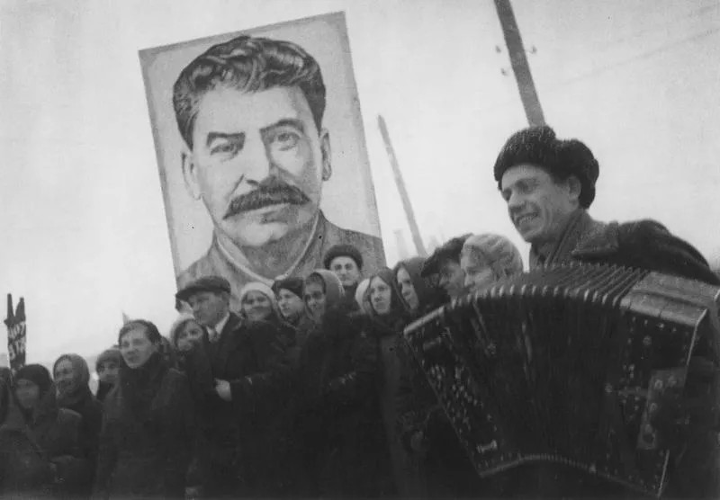 Демонстрация в честь принятия сталинской Конституции. Фото: МАММ / МДФ