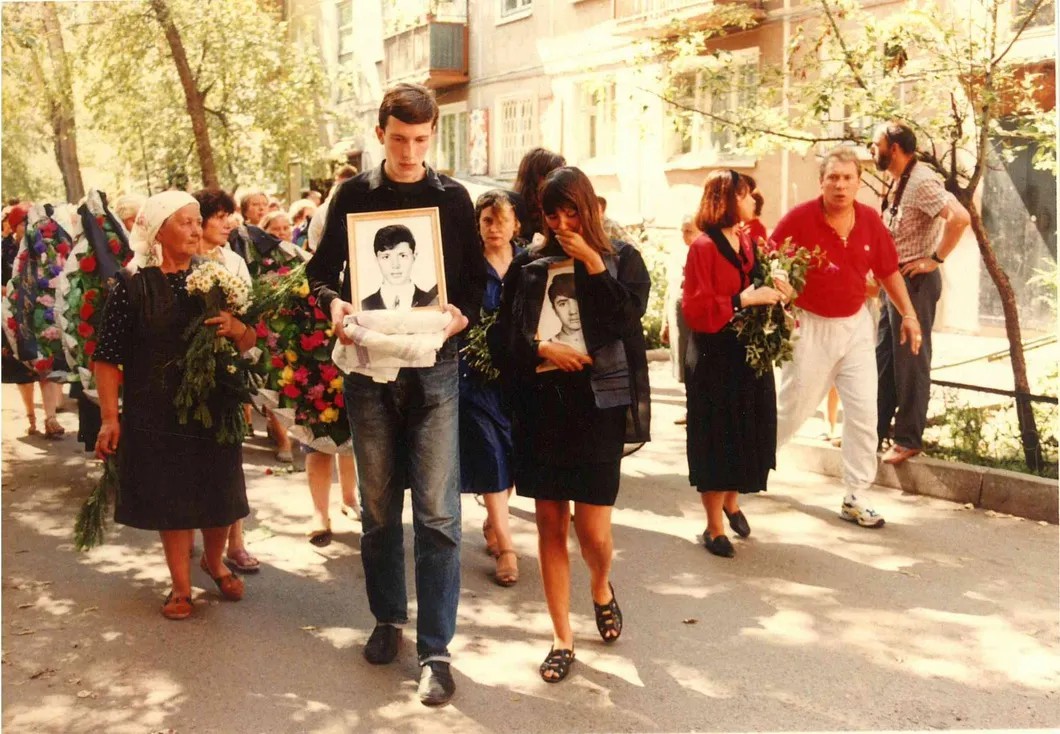 Похороны Наумова и Войтенко. Июль, 1994 год. Фото из архивов родственников