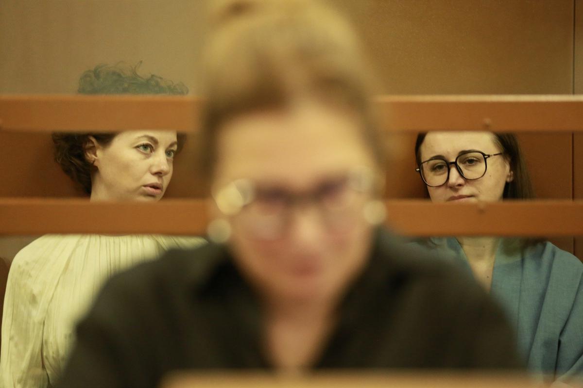 Женя Беркович и Светлана Петрийчук в зале суда. Фото: Евгений Куракин