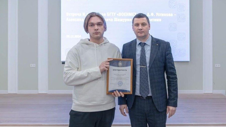 Новосибирец жестоко зарезал девушку и сел на 15 лет. Но уже четыре года спустя его нашли в питерском вузе на награждении — за участие в СВО