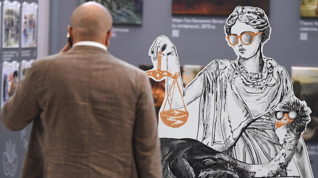 Ким под елочкой, мэр-супермен и бездетная Фемида