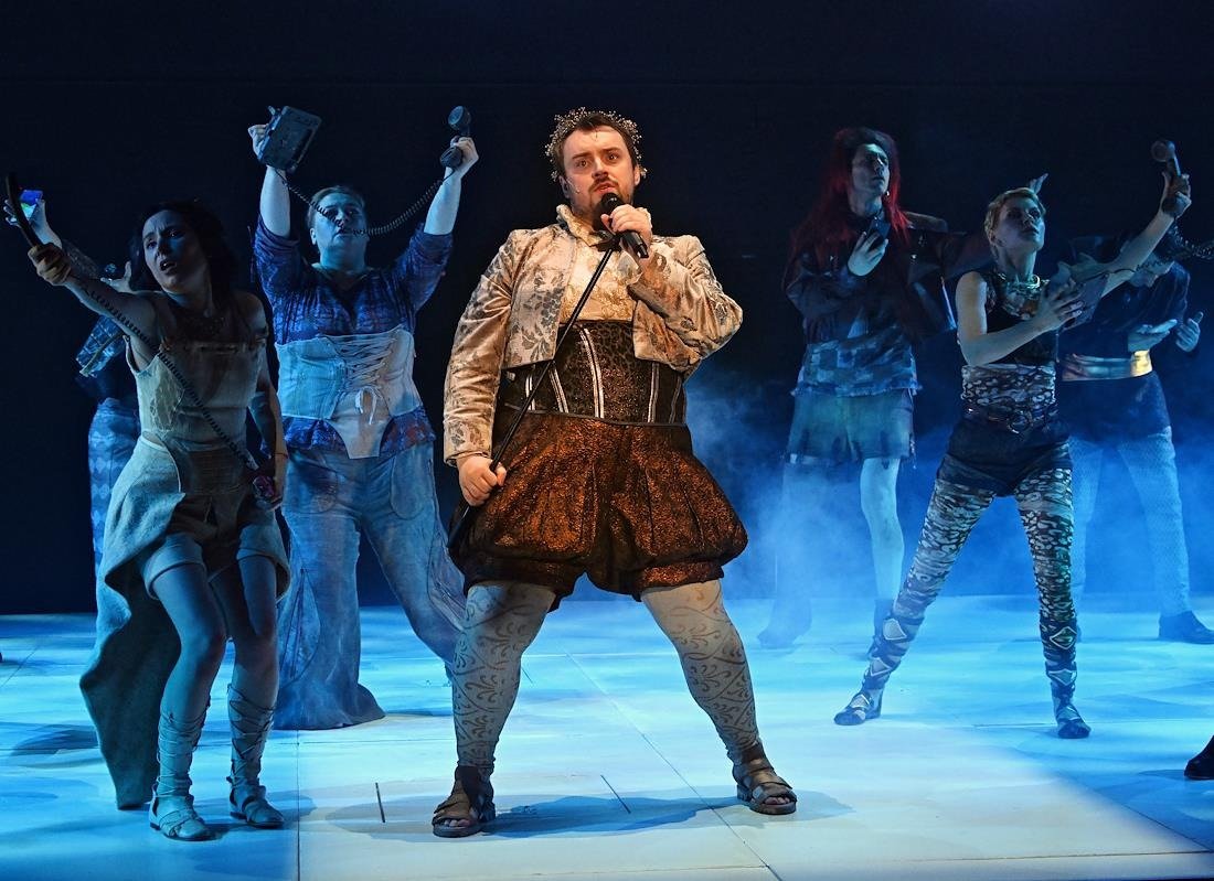 Актер Сергей Шадрин во время спектакля «Лисистрата». Фото: Анатолий Жданов / Коммерсантъ