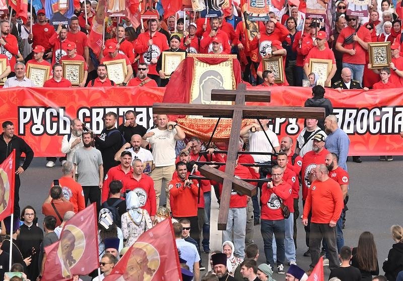 Движение «Сорок сороков», общемосковский крестный ход 2025 года. Фото: Дмитрий Лебедев / Коммерсантъ