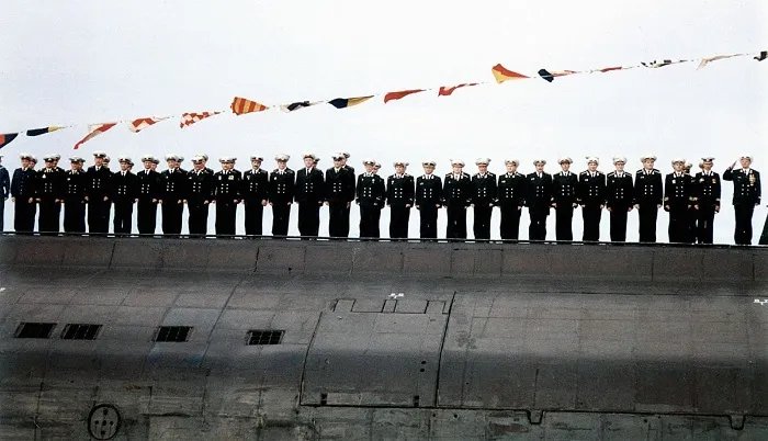 День Военно-морского флота. Экипаж «Курска» на последнем параде перед выходом на учения. Август 2000 г.