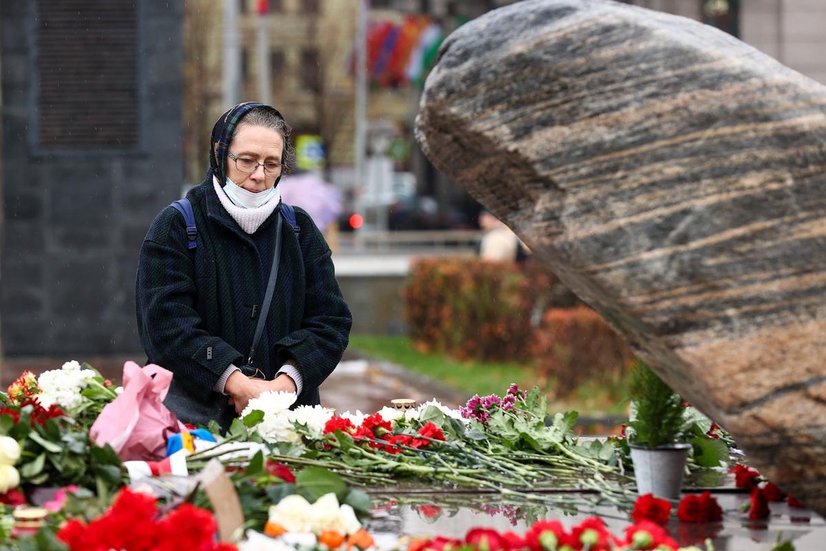 Акция памяти жертв политических репрессий «Возвращение имен» в Москве. Фото: Артем Геодакян / ТАСС