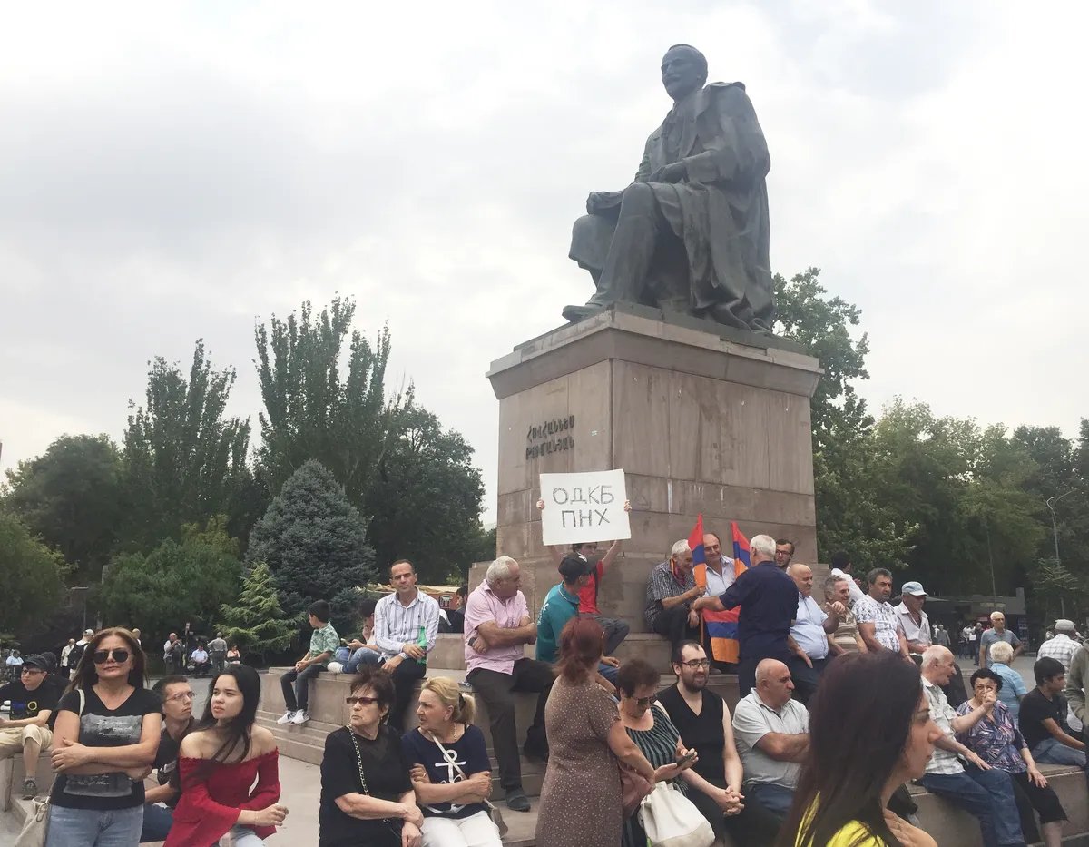 Митинг сторонников выхода из ОДКБ в Ереване. Фото: Оксана Мисирова / «Новая газета»